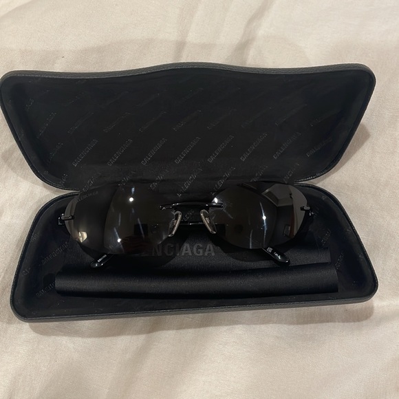 Balenciaga BB0179S Black/Grey Sunglasses as seen on Hailey Bieber - Picture 7 of 13